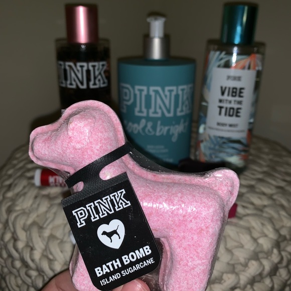 $90 in VICTORIA’S SECRET PINK BEAUTY - Picture 2 of 3